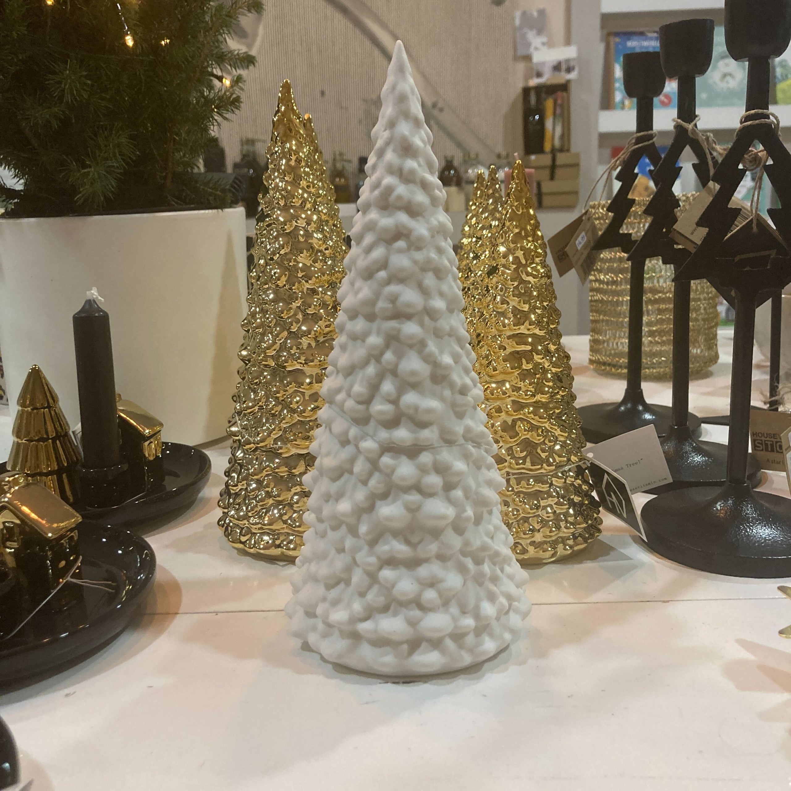 Keramieken kerstbomen wit met ledverlichting en goud